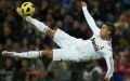 Cristiano Ronaldo hits himself in the face with a bicycle kick