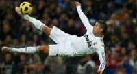 Cristiano Ronaldo hits himself in the face with a bicycle kick