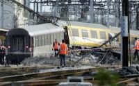 Fatal train crash kills several people south of Paris