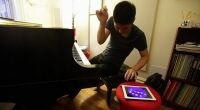 Classical music virtuoso who plays piano and tablet