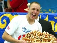 69 hot dogs in 10 minutes – new world record set 