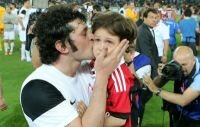 Kakha Kaladze’s son kicked off the ball to start his father’s last match